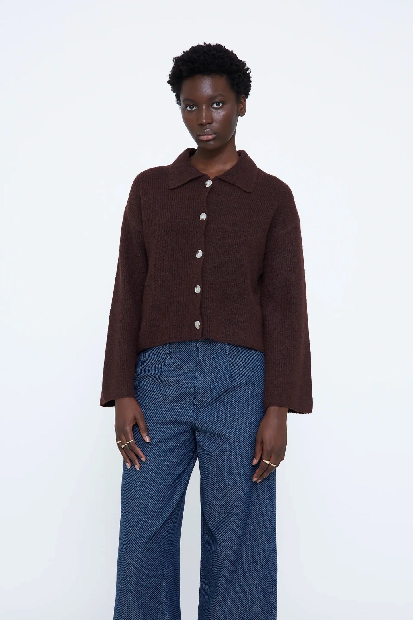 Cardigan a righe marrone