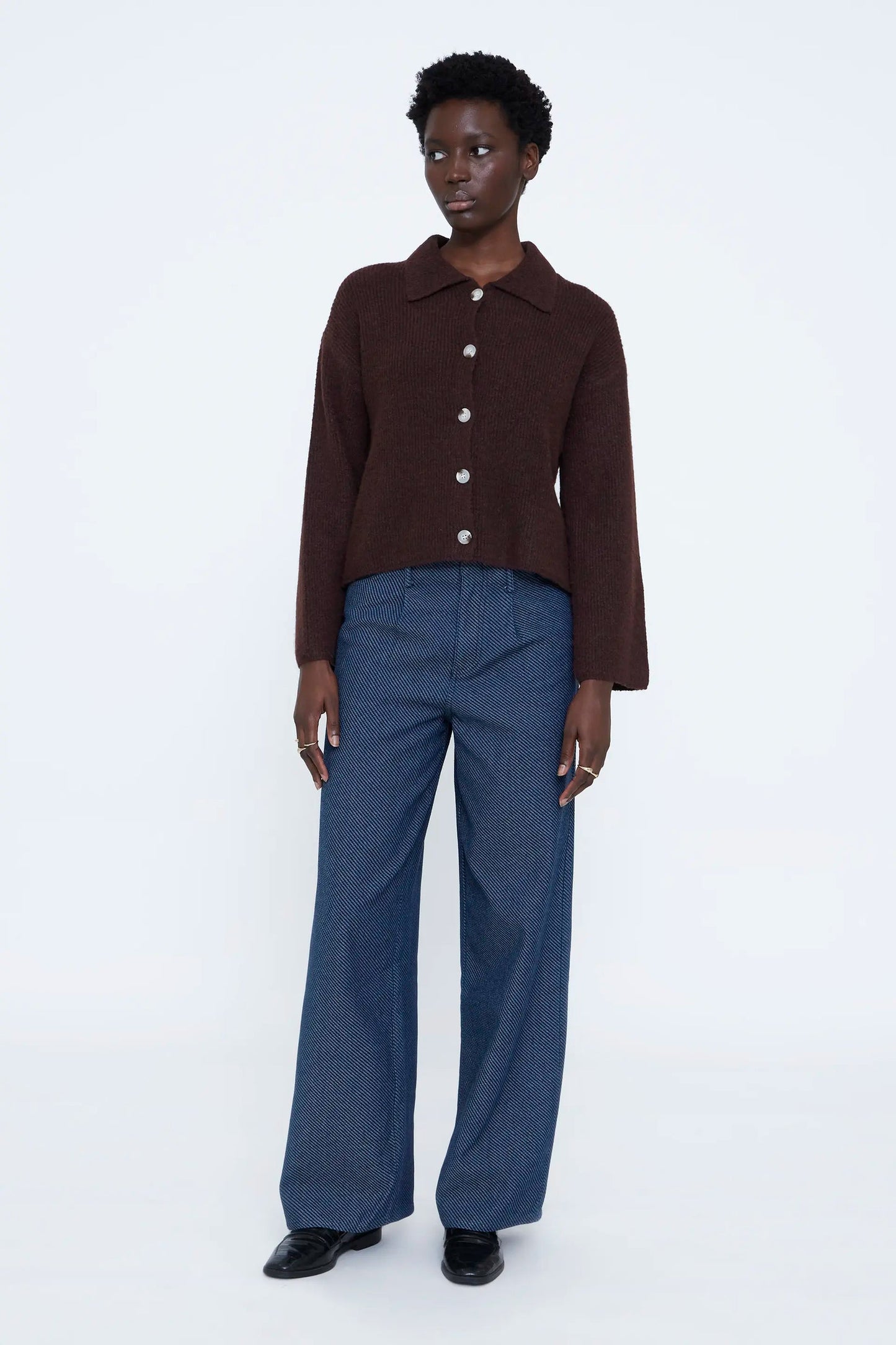 Cardigan a righe marrone