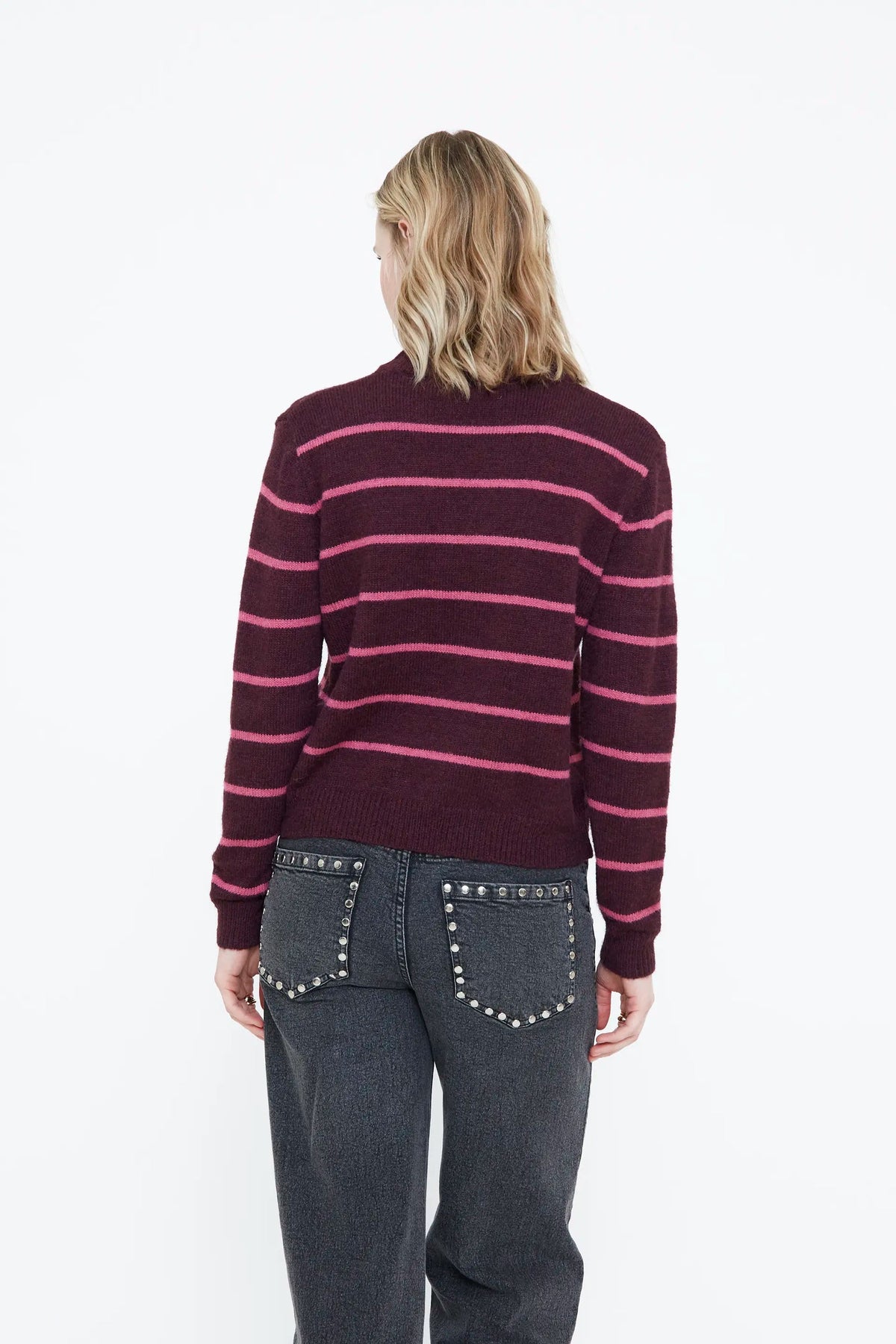 Maglione lavorato a maglia con stampa a righe melanzane e rosa