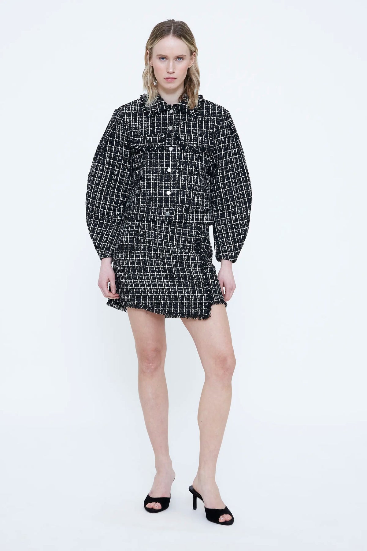 Giacca in tweed nero con dettagli sfilar