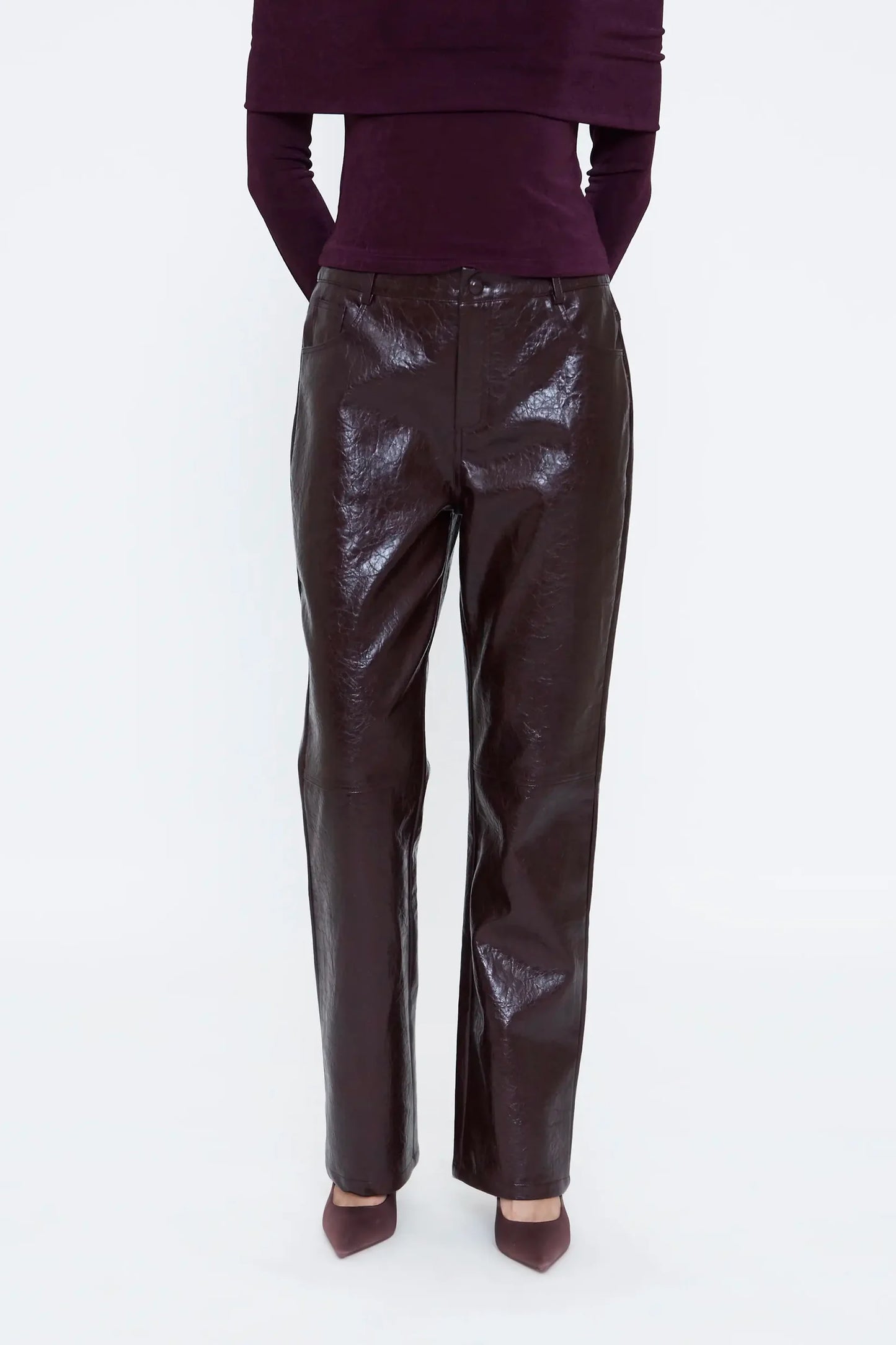 Pantaloni in pelle sintetica bordeaux
