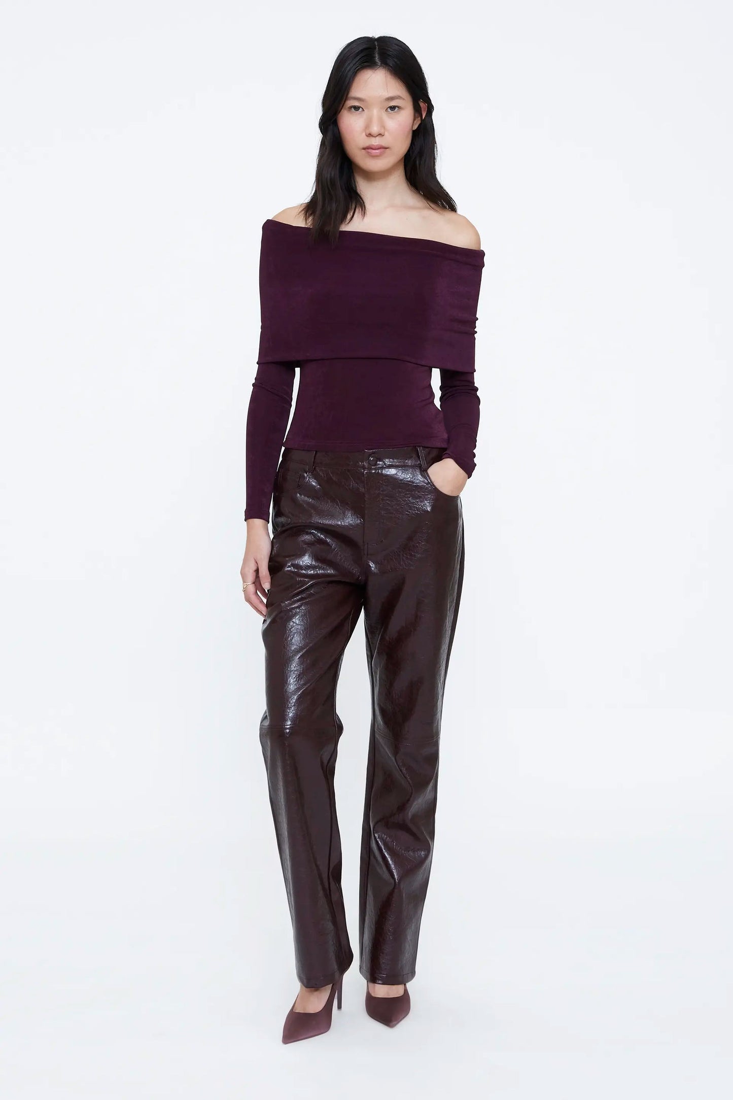 Pantaloni in pelle sintetica bordeaux
