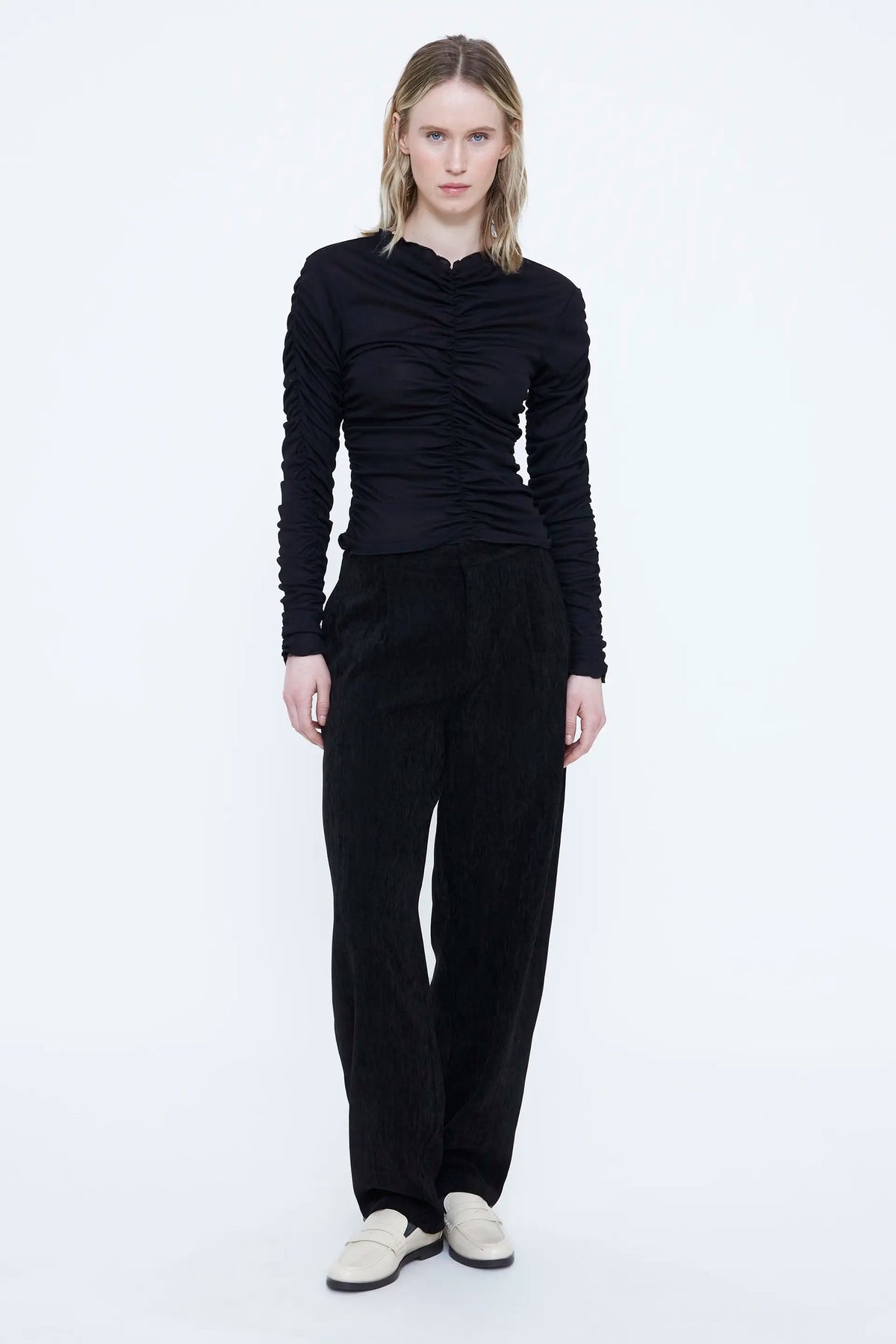T-shirt a maniche lunghe arricciata nera