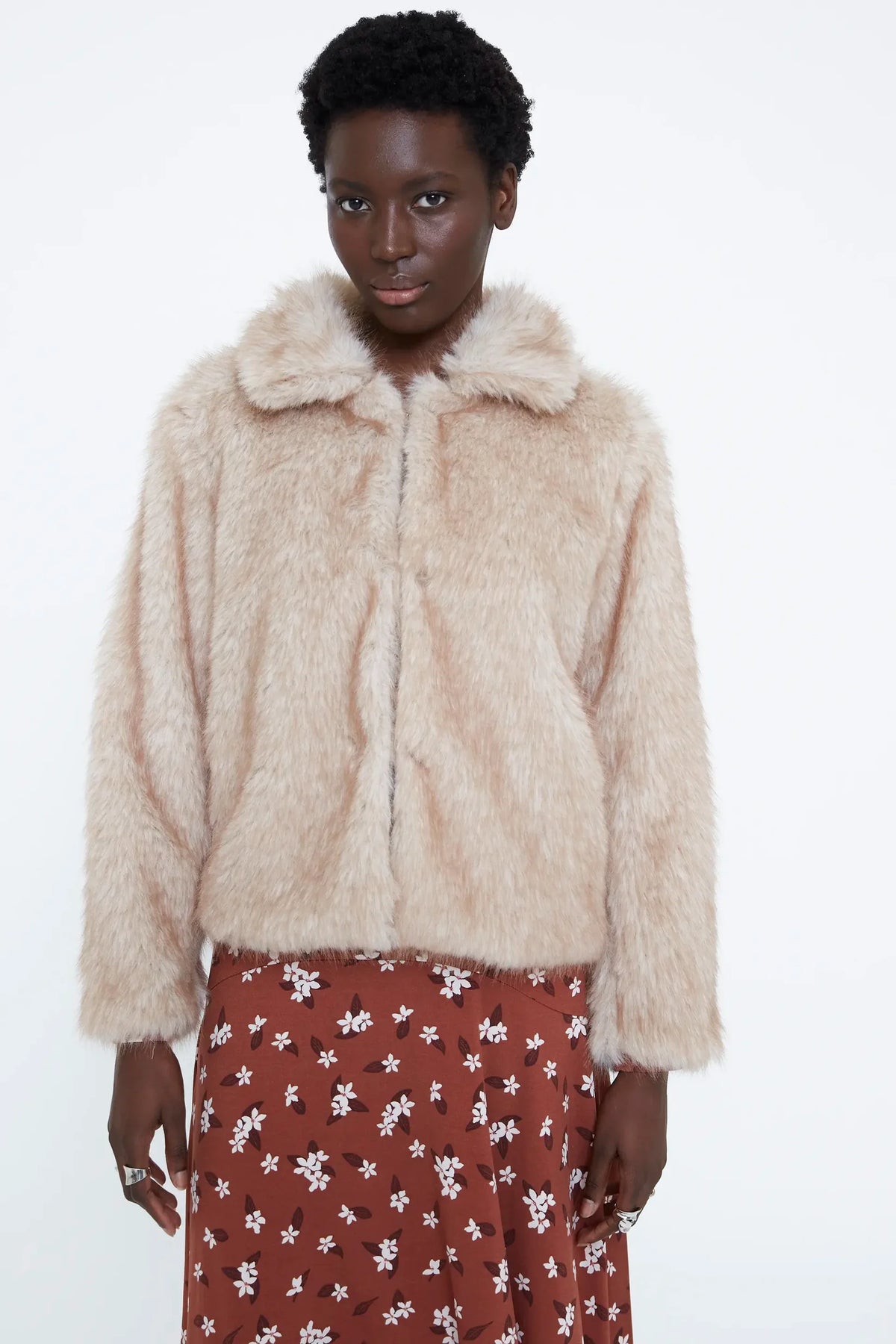 Cappotto corto effetto pelo beige