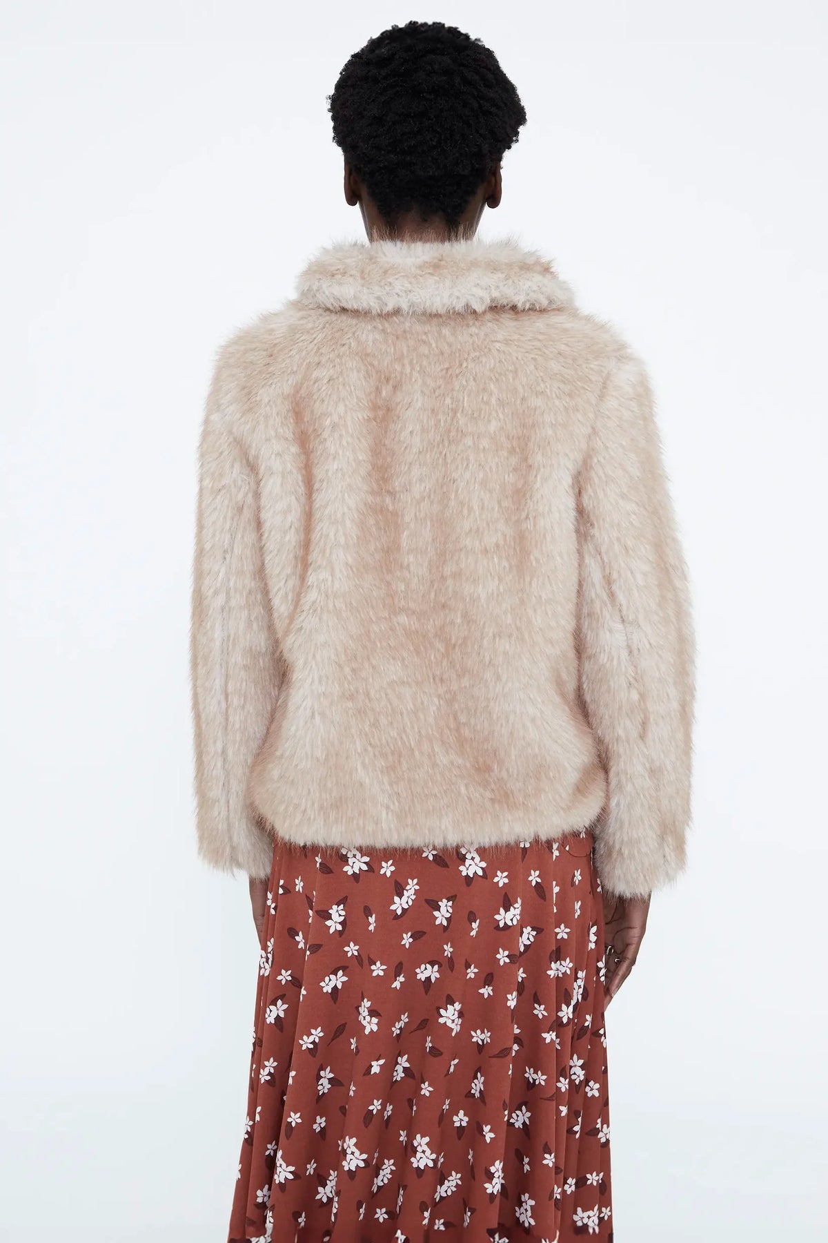 Cappotto corto effetto pelo beige