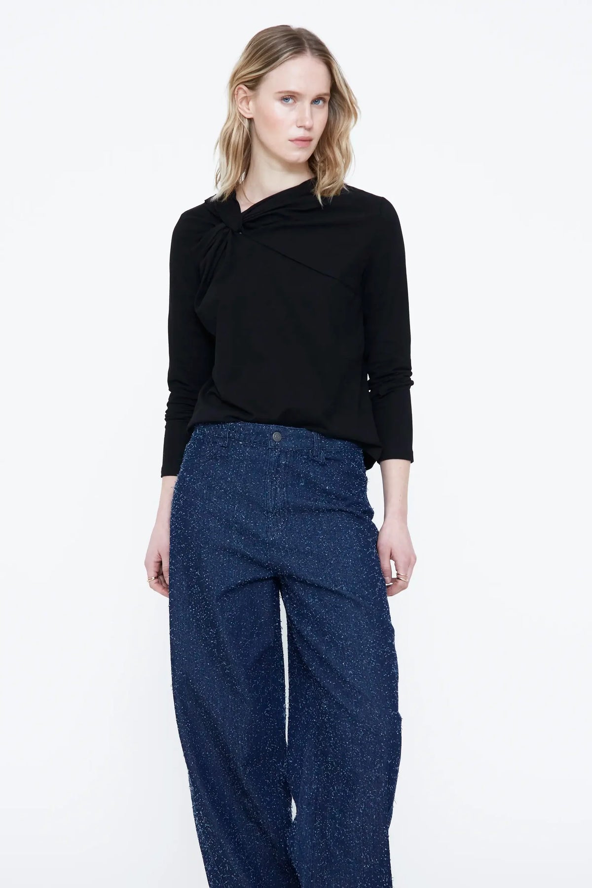 T-shirt con dettaglio nudo nero
