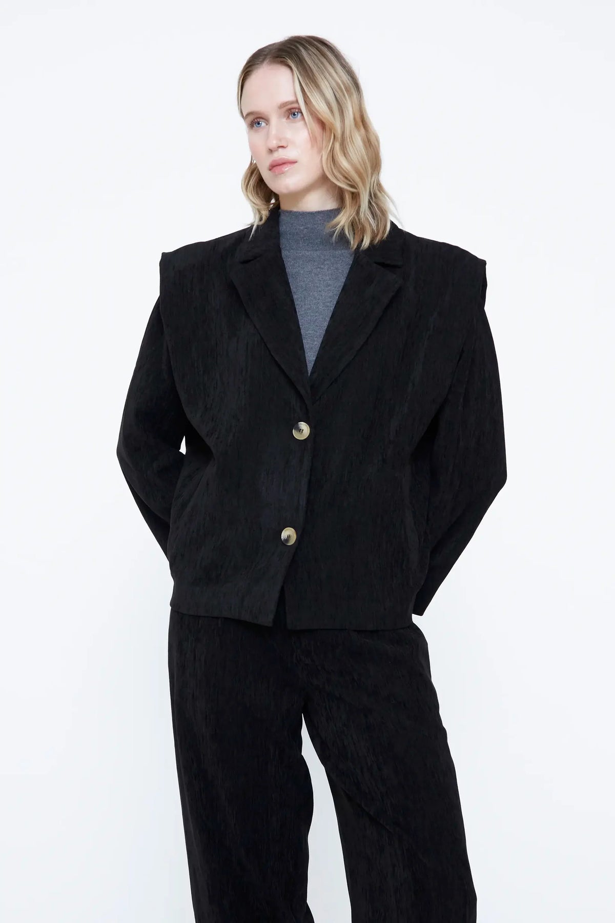 Blazer nero con spalline