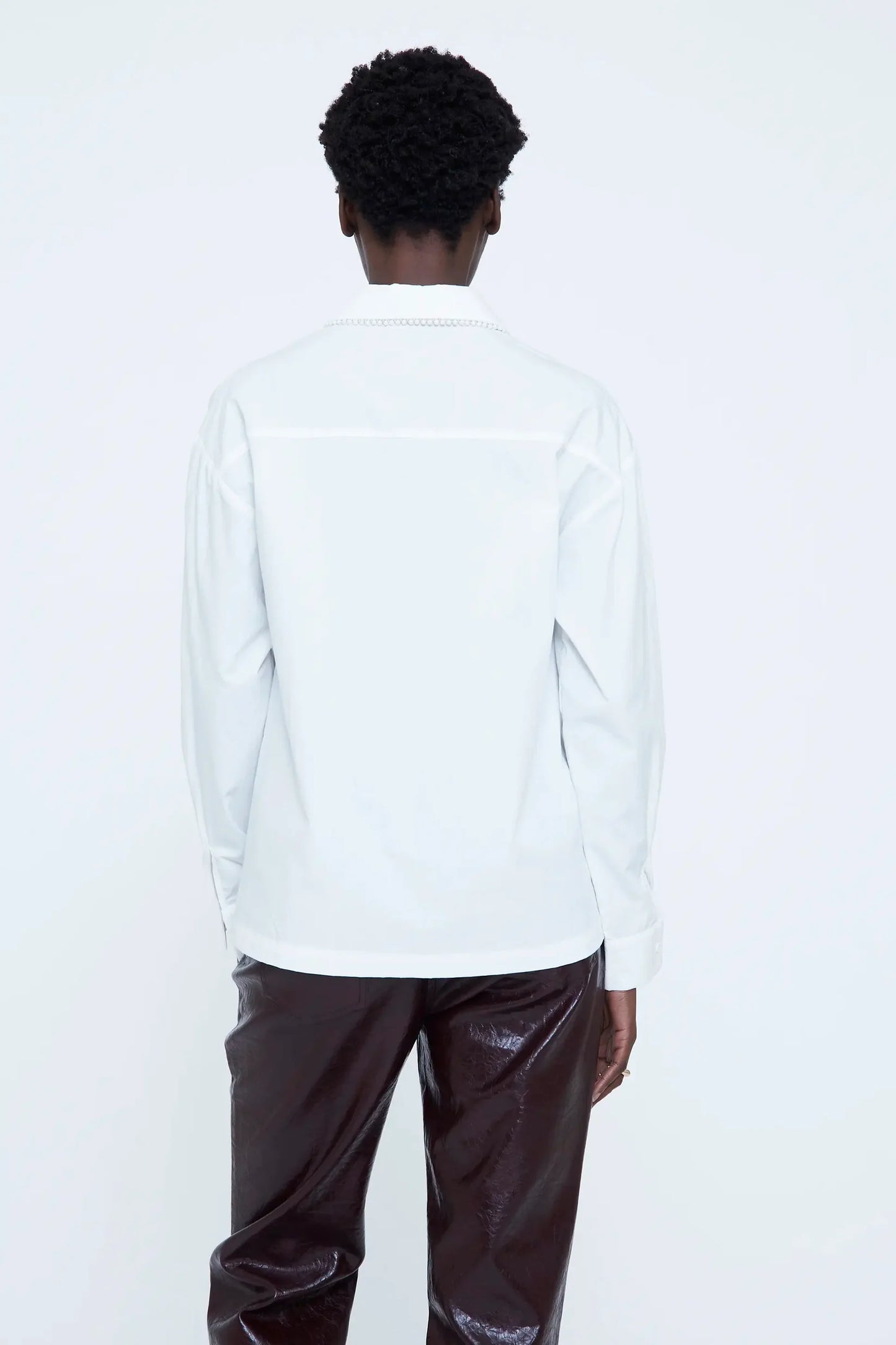 Camicia bianca 100% cotone con dettaglio di perle