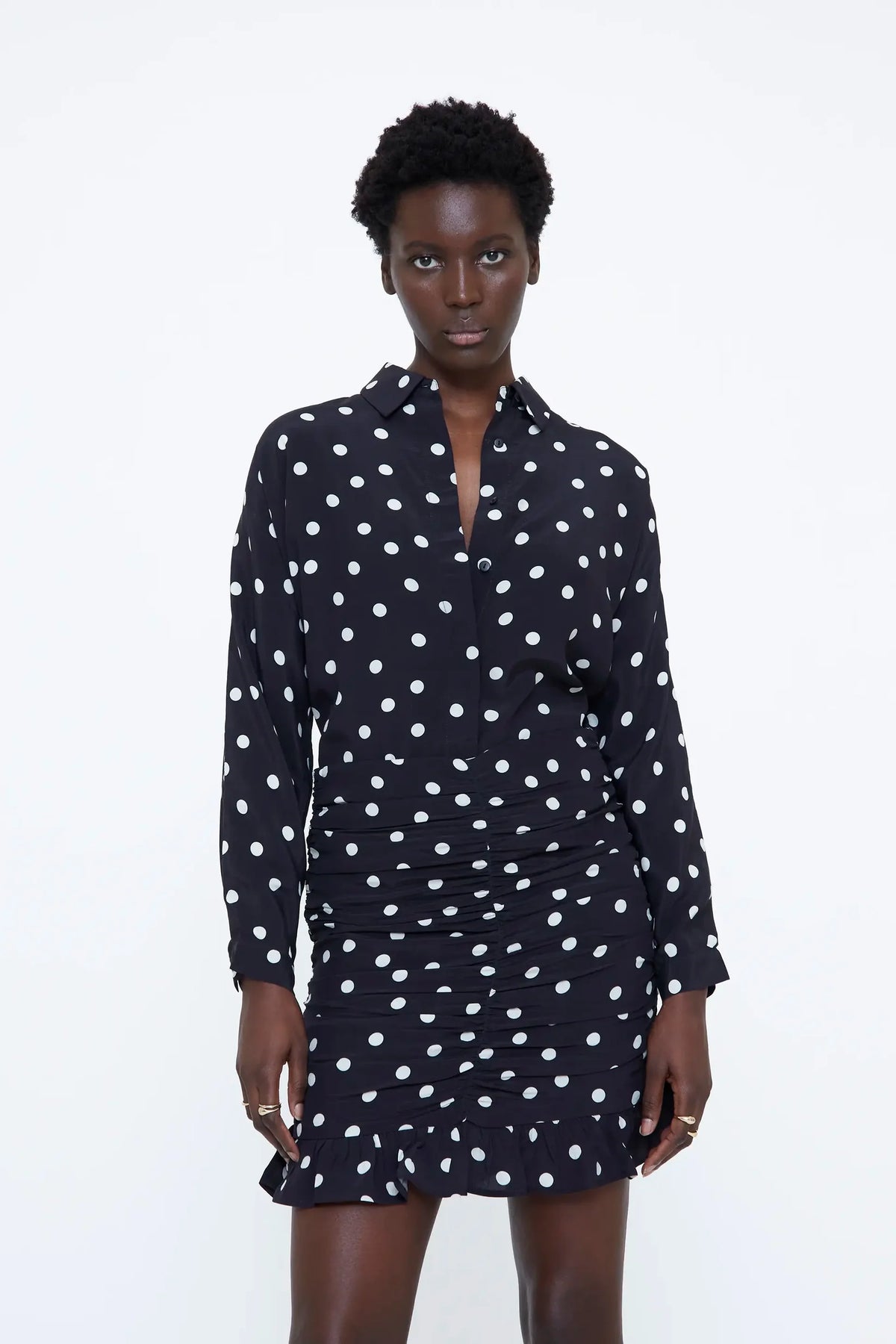 Camicia con stampa a pois grande bianco e nero