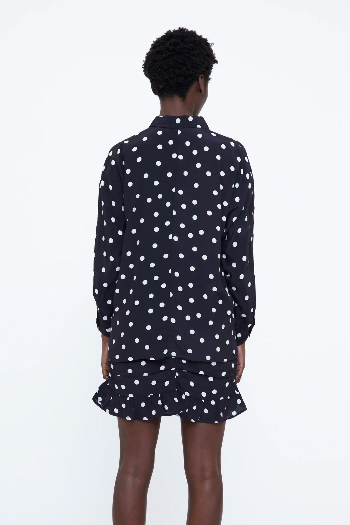Camicia con stampa a pois grande bianco e nero
