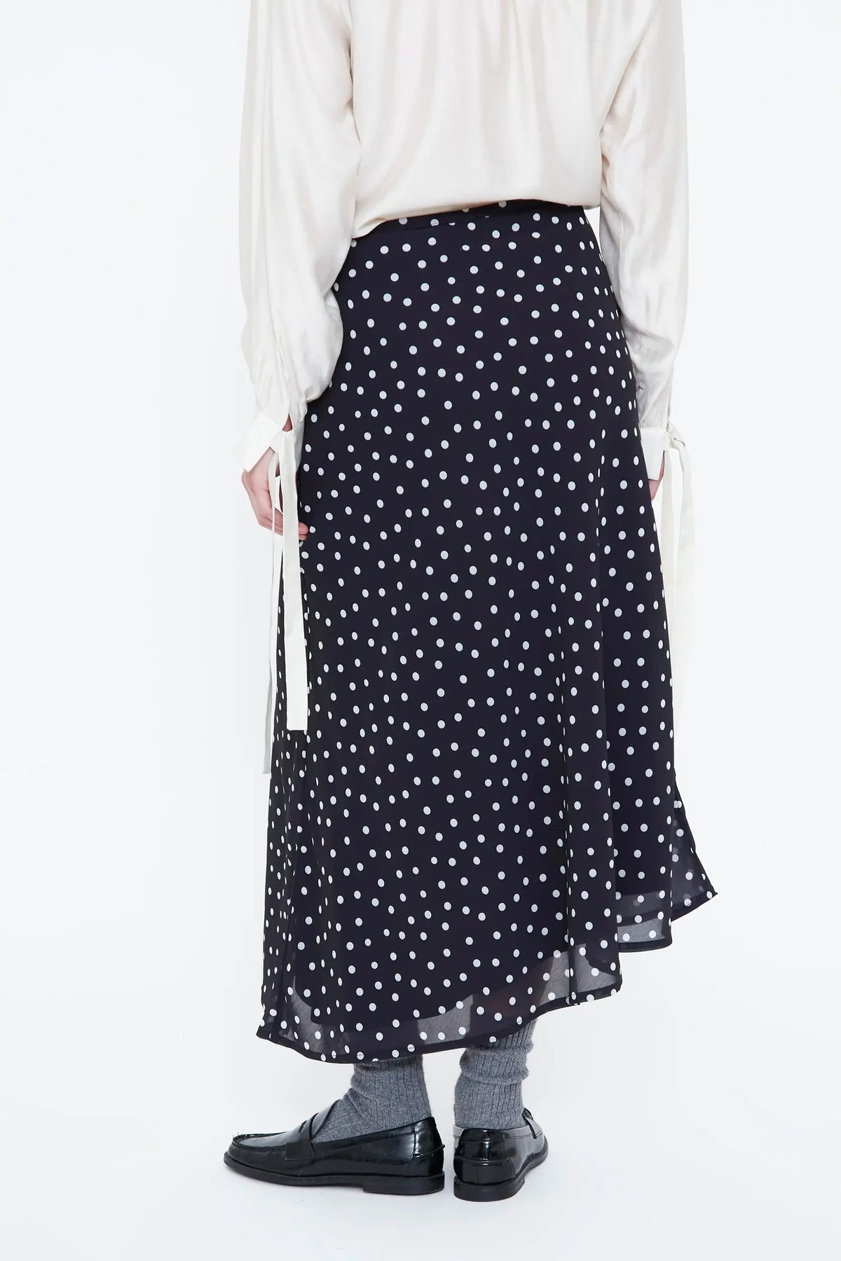Gonna midi con stampa a pois piccoli bianco e nero