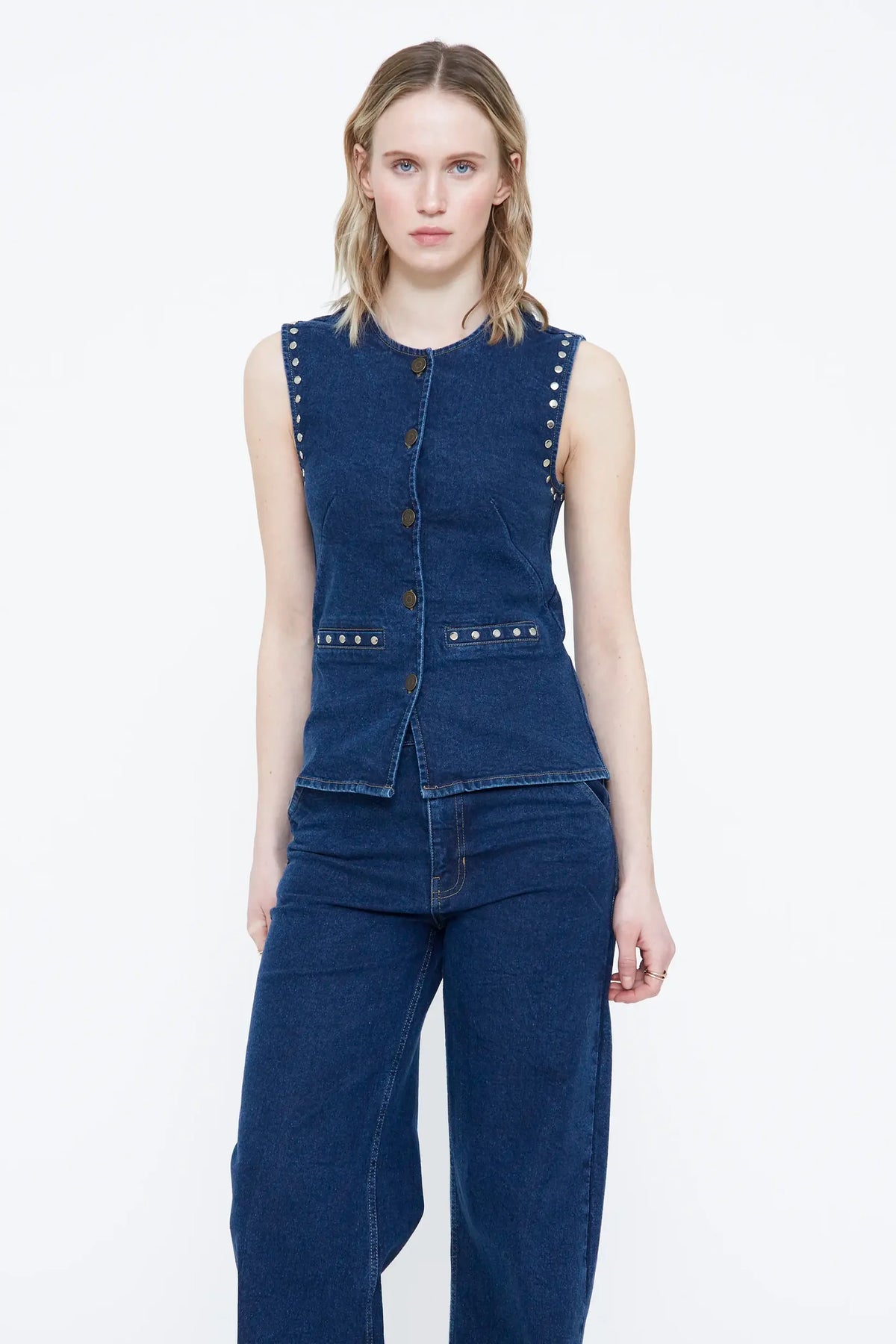 Gilet di jeans blu navy con applicazioni
