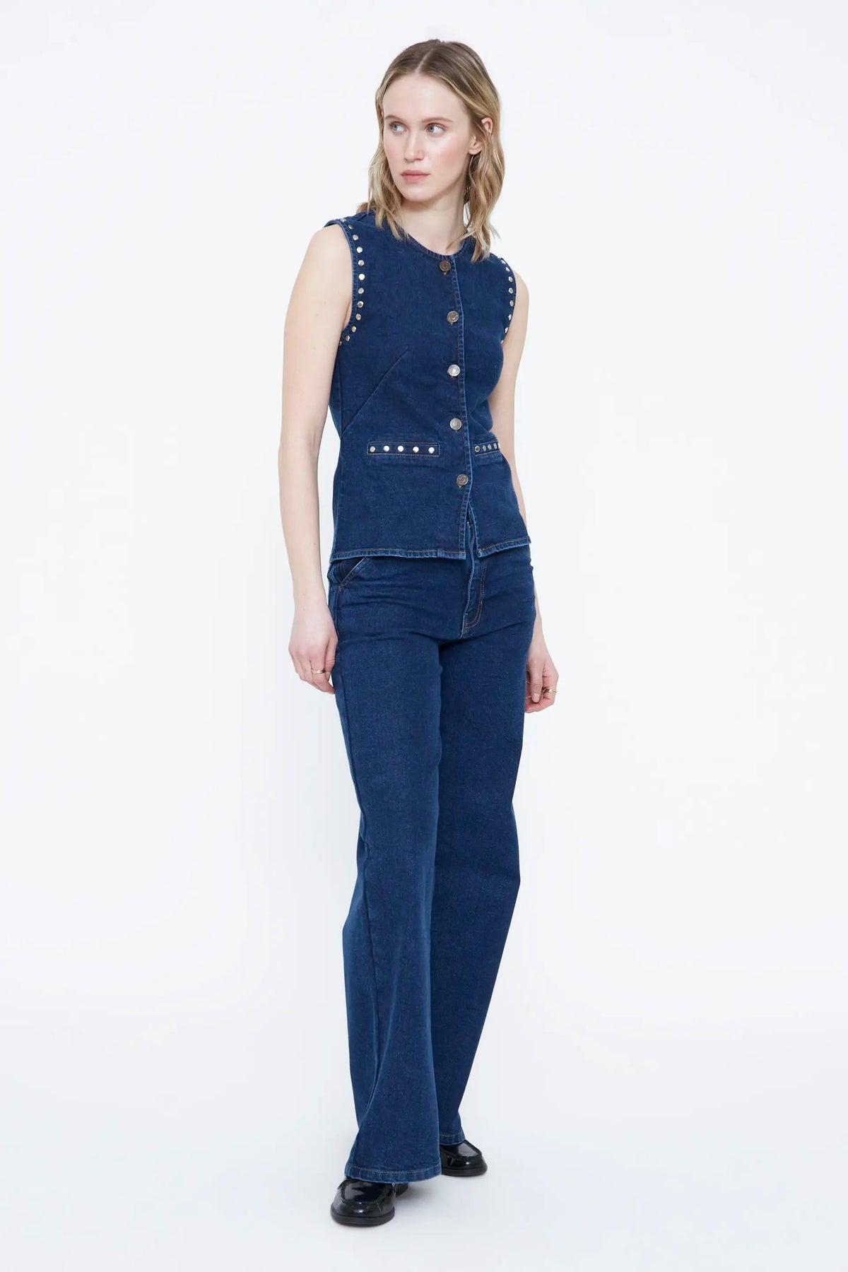 Gilet di jeans blu navy con applicazioni