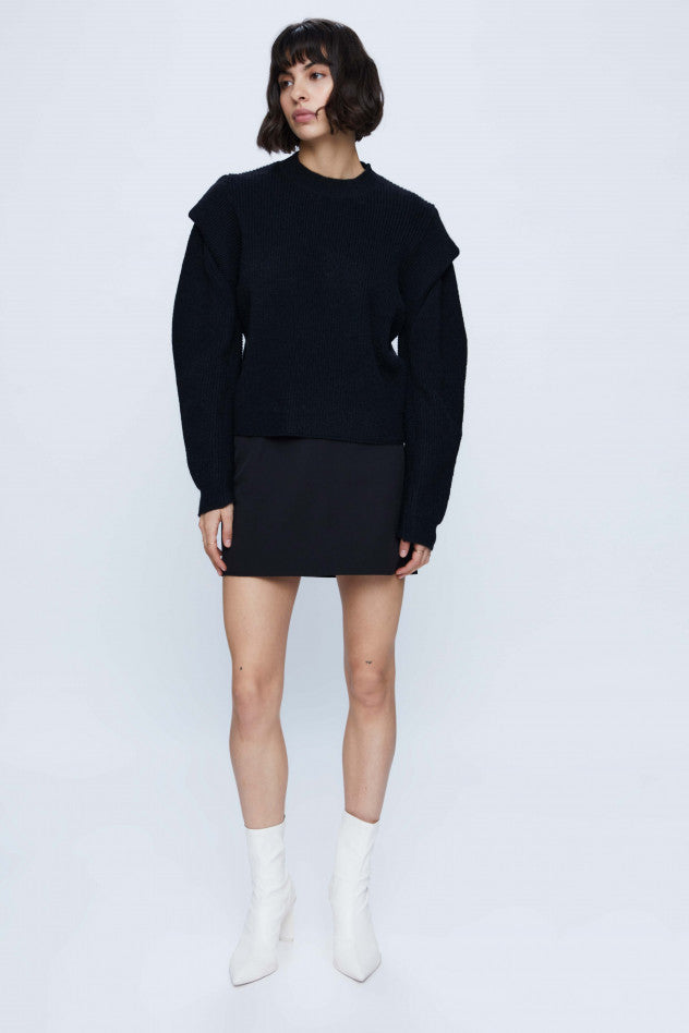MAGLIONE NERO CON DETTAGLIO SULLE SPALLE