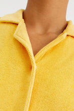 Carica l&#39;immagine nel visualizzatore di Gallery, Camicia a maniche corte in tessuto di spugna gialla

