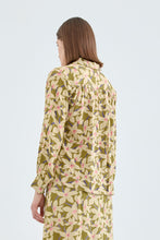 Carica l&#39;immagine nel visualizzatore di Gallery, Camicia a maniche lunghe con stampa floreale verde
