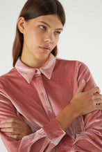 Carica l&#39;immagine nel visualizzatore di Gallery, Camicia a maniche lunghe e velluto rosa

