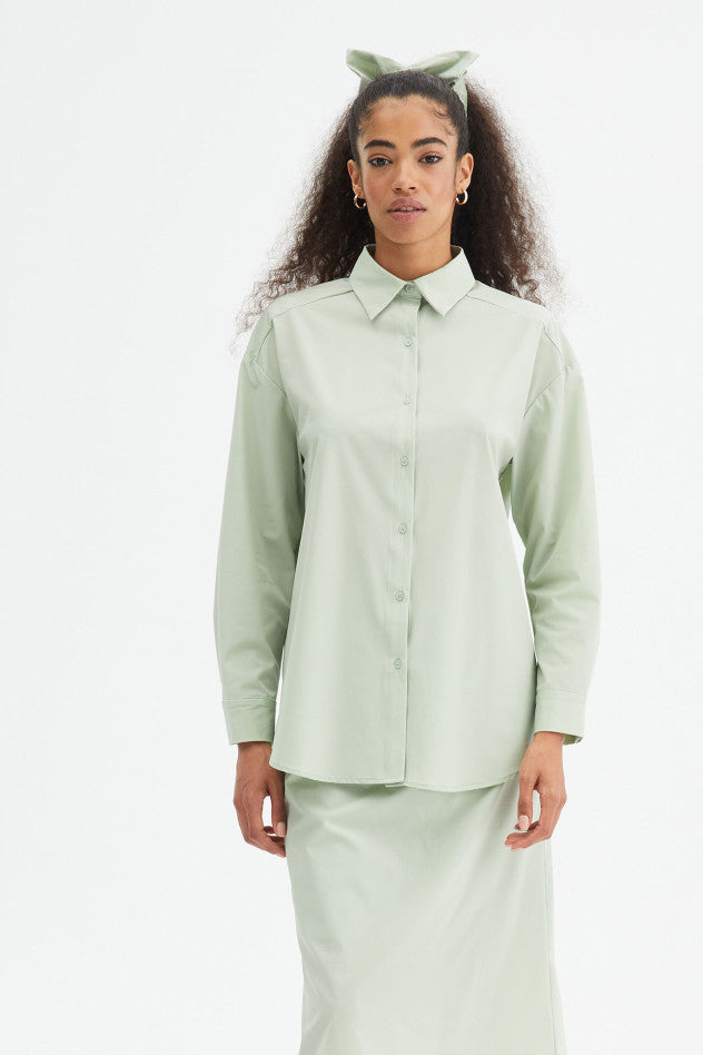 Camicia a maniche lunghe in tessuto tecnico verde
