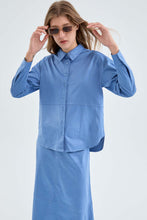Carica l&#39;immagine nel visualizzatore di Gallery, Camicia di camoscio blu
