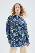Carica l&#39;immagine nel visualizzatore di Gallery, Camicia oversize in popeline con stampa floreale blu
