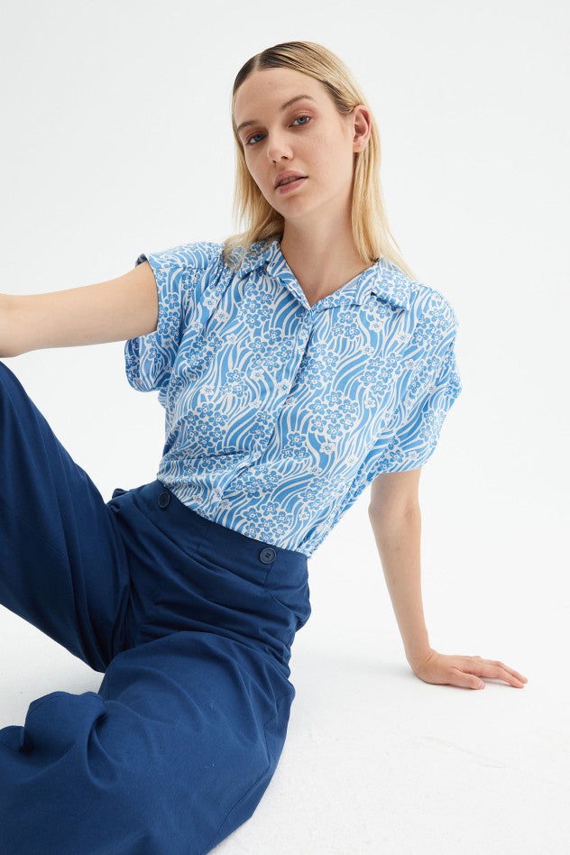 Camicia oversize senza maniche con fantasia floreale