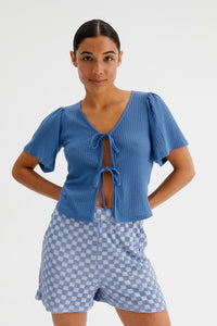 Cardigan all'uncinetto con maniche corte blu