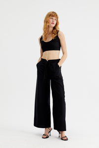 Crop top con spalline regolabili nero