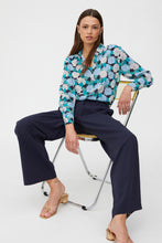 Carica l&#39;immagine nel visualizzatore di Gallery, CAMICIA LEGGERA CON STAMPA FLOREALE.
