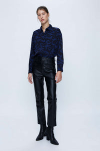 CAMICIA FLUIDA CON STAMPA ASTRATTA BLU