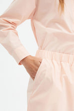 Carica l&#39;immagine nel visualizzatore di Gallery, Gonna midi elasticizzata in tessuto tecnico rosa
