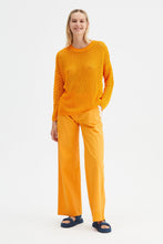 Carica l&#39;immagine nel visualizzatore di Gallery, Maglione oversize all&#39;uncinetto e manche lunghe arancio
