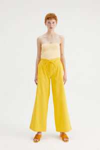 Pantaloni dritti a vita alta con cintura gialli
