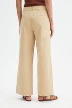 Carica l&#39;immagine nel visualizzatore di Gallery, Pantaloni lunghi dritti con pinces beige

