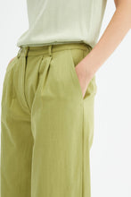 Carica l&#39;immagine nel visualizzatore di Gallery, Pantaloni lunghi dritti con pinces verdi

