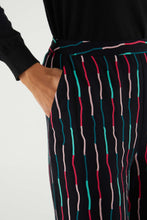 Carica l&#39;immagine nel visualizzatore di Gallery, Pantaloni lunghi dritti da abito con stampa a righe nere
