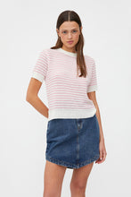 Carica l&#39;immagine nel visualizzatore di Gallery, TOP IN MAGLIA APERTA CON STAMPA A RIGHE ROSA
