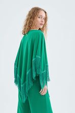 Carica l&#39;immagine nel visualizzatore di Gallery, Poncho con frange verde
