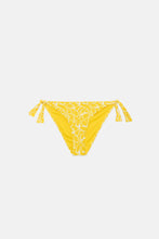 Carica l&#39;immagine nel visualizzatore di Gallery, Slip classico di un bikini con laccetto e fantasia frutta

