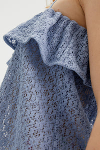 Top all'uncinetto con spalline con laccetto blu