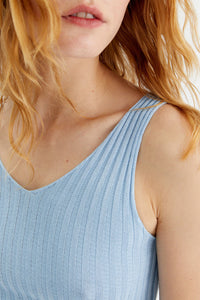 Top con spalline in maglia a costine blu