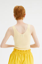Carica l&#39;immagine nel visualizzatore di Gallery, Top con spalline in maglia a costine giallo

