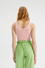 Carica l&#39;immagine nel visualizzatore di Gallery, Top con spalline in maglia a costine rosa
