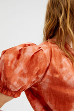 Carica l&#39;immagine nel visualizzatore di Gallery, Topo con scollo asimmetrico tie dye
