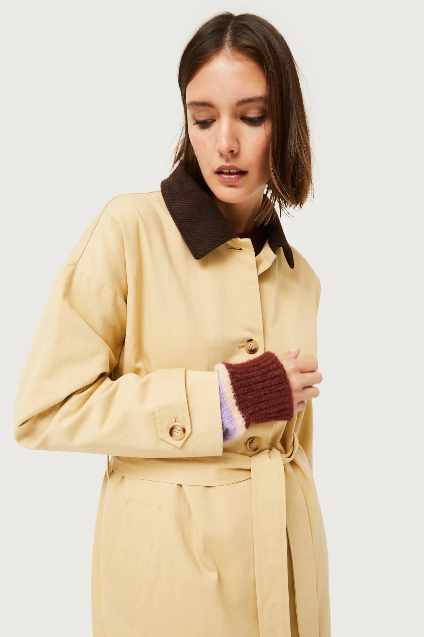 TRENCH BEIGE CON COLLETTO IN VELLUTO A COSTE