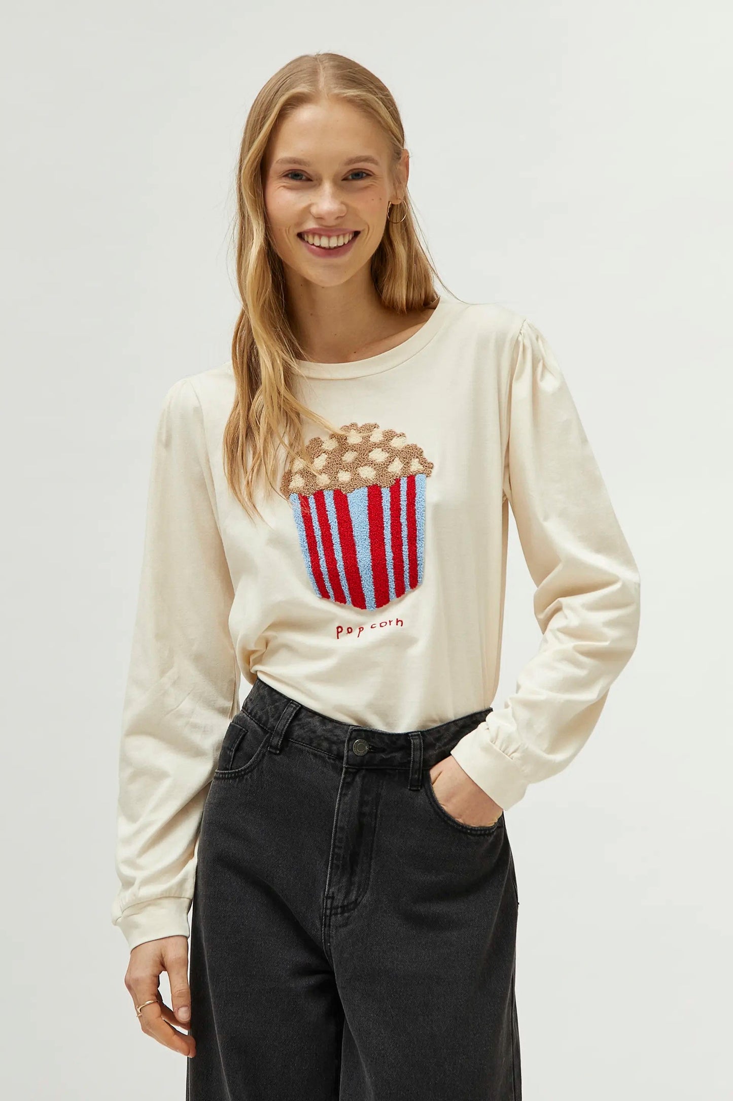 T-SHIRT COLOR CREMA CON STAMPA POPCORN