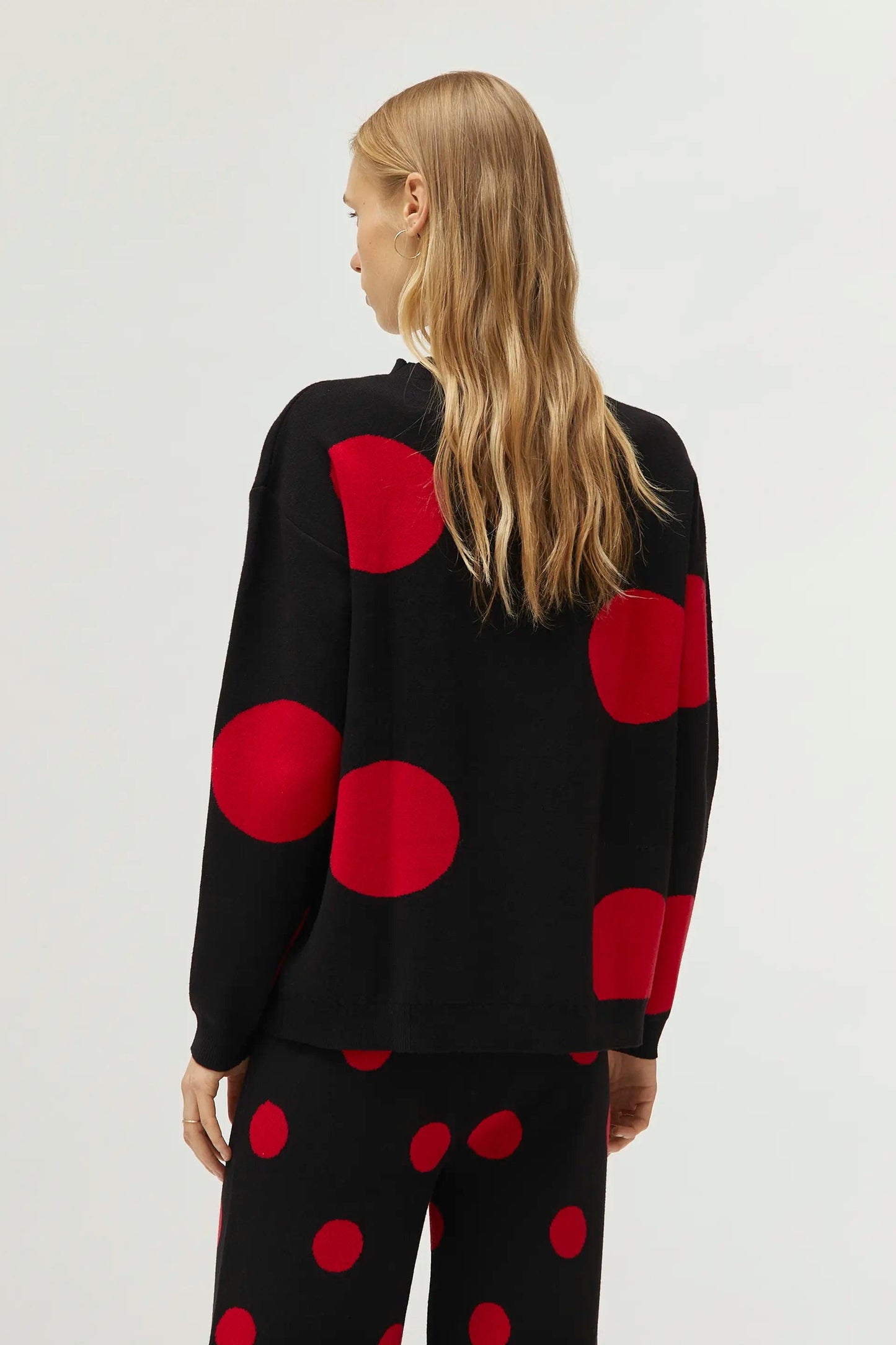 MAGLIONE NERO A POIS ROSSI IN MAGLIA JACQUARD