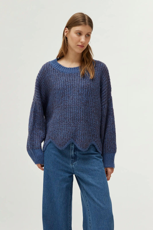 MAGLIONE BLU CON DETTAGLIO ORLO ONDULATO