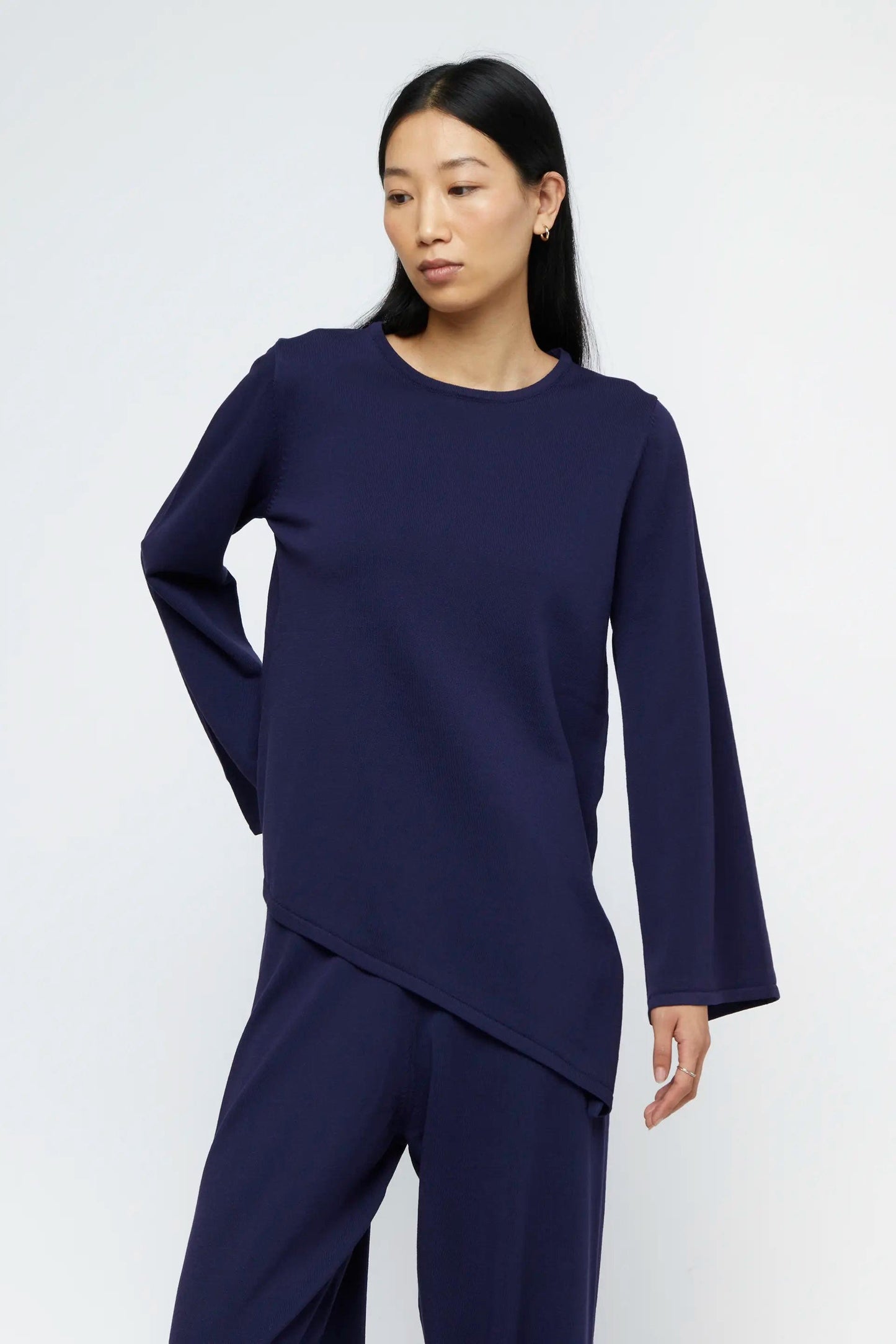 MAGLIONE BLU ASIMMETRICO IN MAGLIA