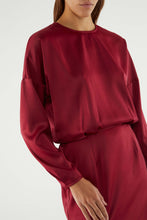 Carica l&#39;immagine nel visualizzatore di Gallery, Vestito corto in raso con maniche lunghe rosse

