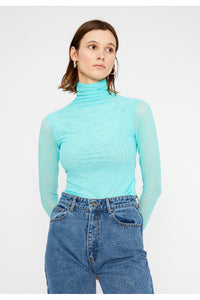 TOP ADERENTE BLU TRASPARENTE CON COLLO ALTO
